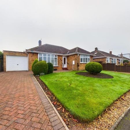 Charming Coastal Bungalow Cayton Eksteriør bilde