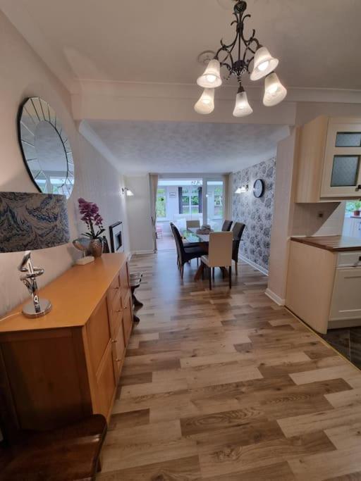 Charming Coastal Bungalow Cayton Eksteriør bilde