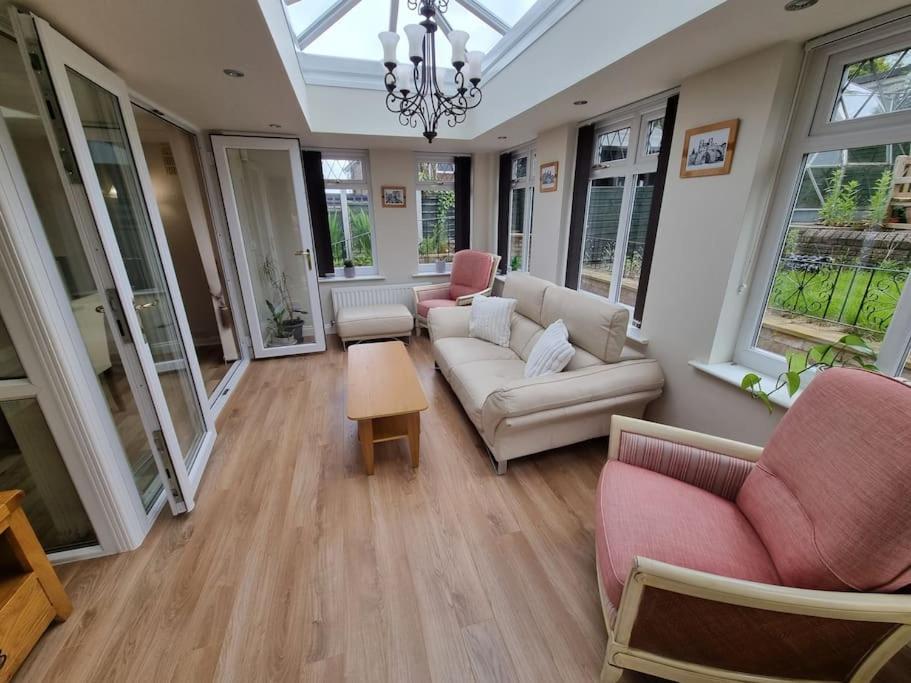 Charming Coastal Bungalow Cayton Eksteriør bilde