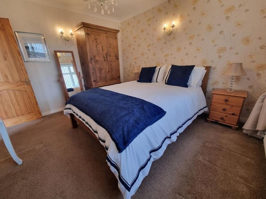 Charming Coastal Bungalow Cayton Eksteriør bilde
