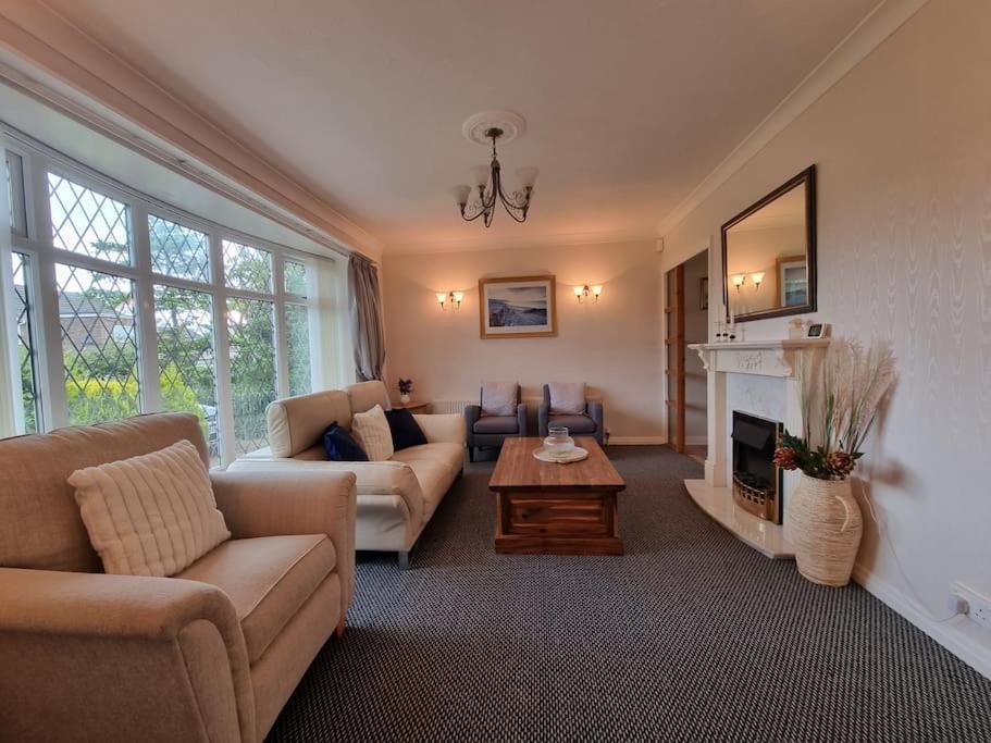 Charming Coastal Bungalow Cayton Eksteriør bilde