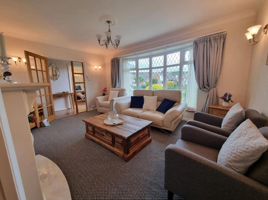 Charming Coastal Bungalow Cayton Eksteriør bilde