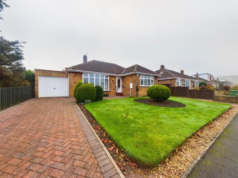 Charming Coastal Bungalow Cayton Eksteriør bilde